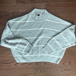Size M gray sweater cropped Striped Light Divided size Medium striped sweater